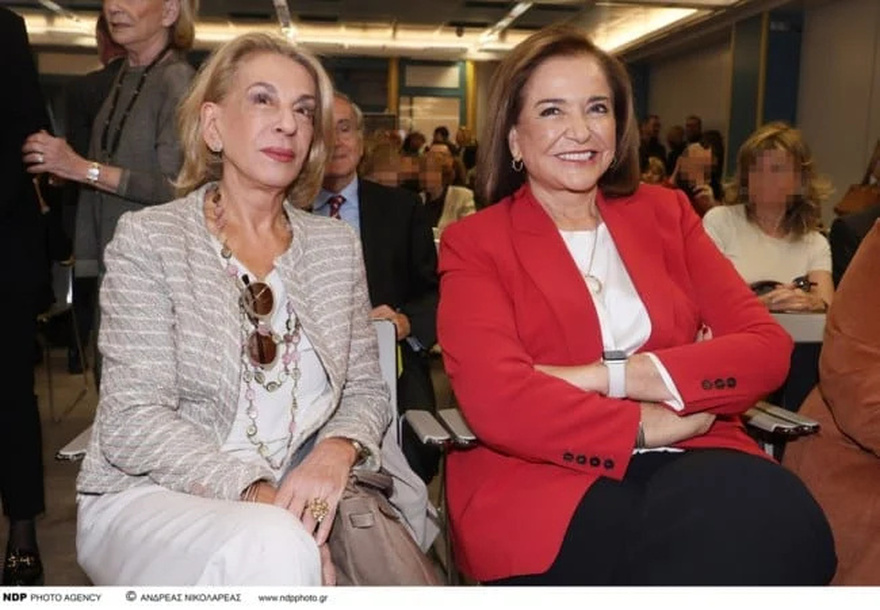 Κυρίες και αριστοκράτισσες: Η σπάνια εμφάνιση της Σίας Κοσιώνη με την πεθερά και τη μητέρα της