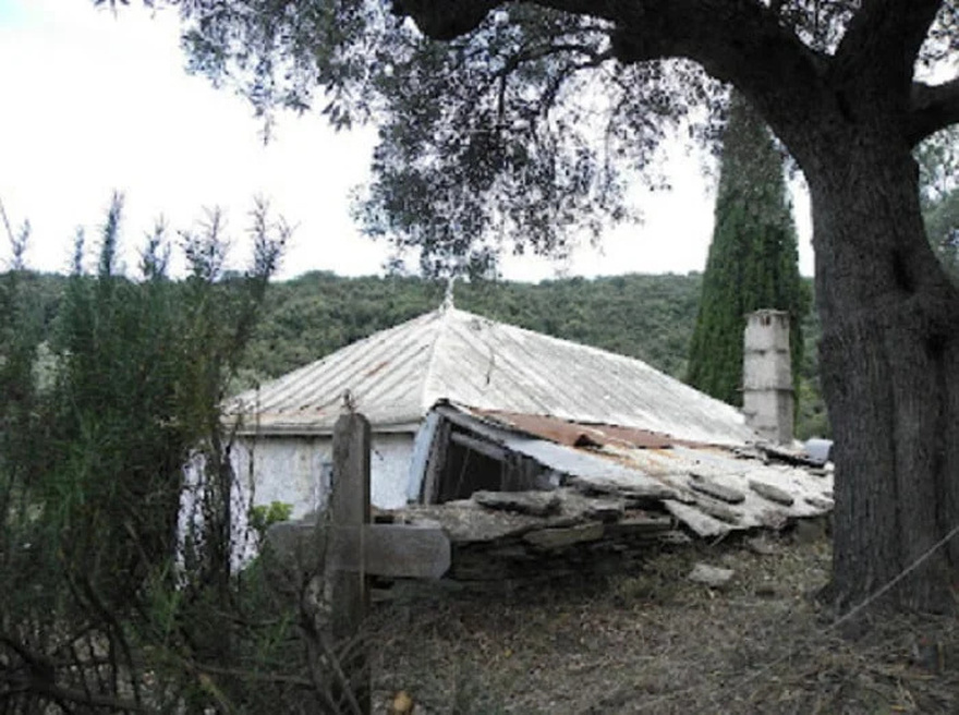 Το αγıασμένο κελί του Αγίου Παϊσίου στον Τίμιο Σταυρό