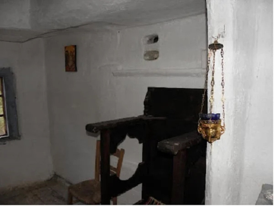 Το αγıασμένο κελί του Αγίου Παϊσίου στον Τίμιο Σταυρό