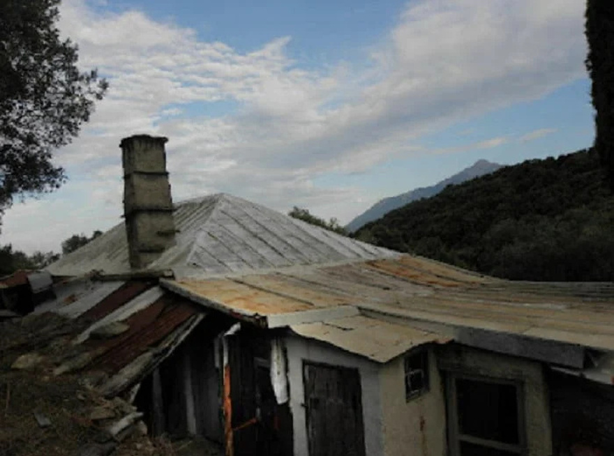 Το αγıασμένο κελί του Αγίου Παϊσίου στον Τίμιο Σταυρό