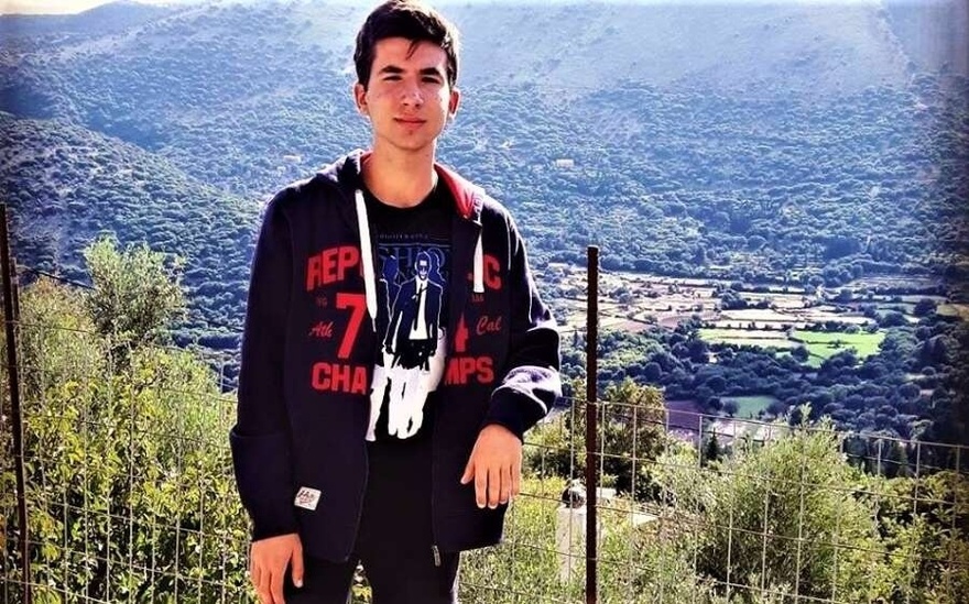 Ευαγγελινός Μιχελής: Ξεχώρισε μπαίνοντας στην Ιατρική με 19.376 μόρια και ζει σε ένα μακρινό χωριό με άλλα 7 αδέρφια