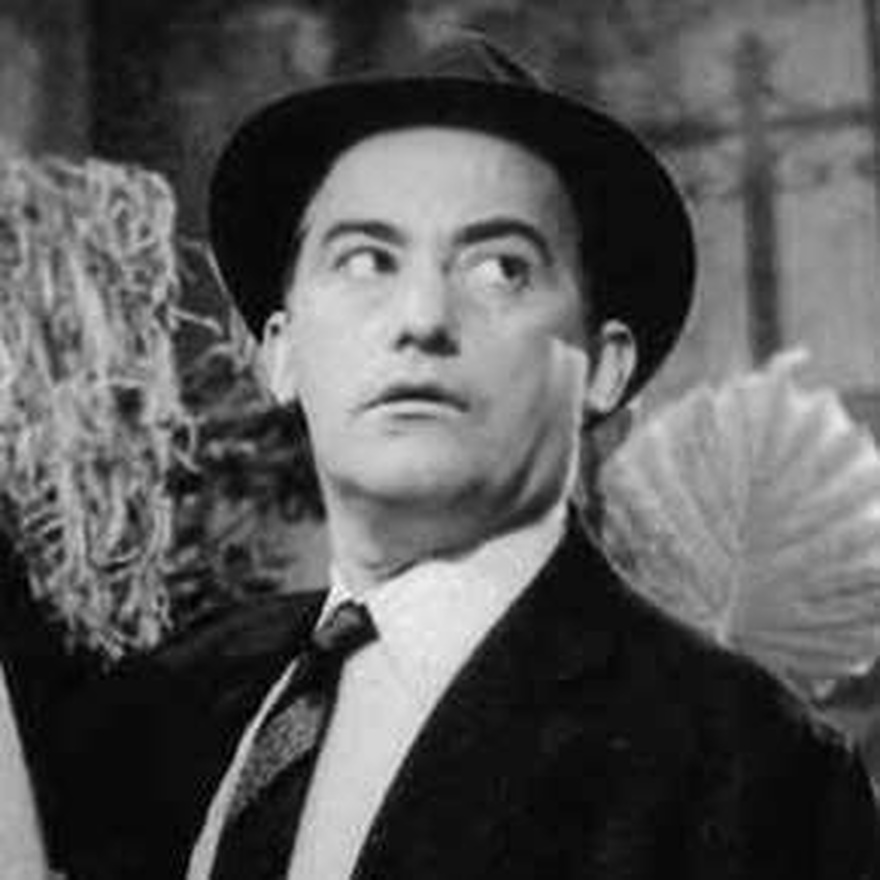 Νίκος Ρίζος: Ο “κοντός” του ελληνικού κινηματογράφου, οι 300 ταινίες-ρεκόρ, η επιρροή του Ορέστη Μακρή και το τέλος πάνω στη σκηνή