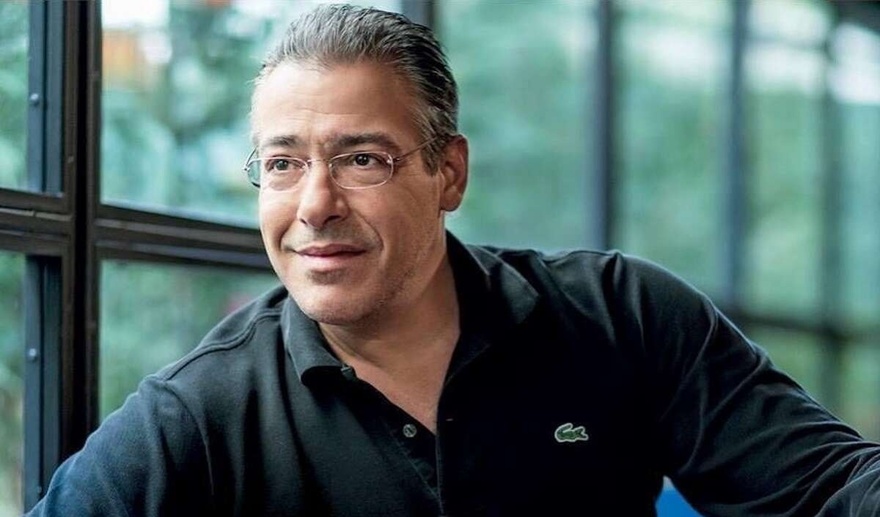 Νίκος Μάνεσης: Το διαζύγιο σε 10 μέρες, τα δύσκολα πρώτα χρόνια, η ευχή για τα παιδιά του και η δουλειά ως υδραυλικός