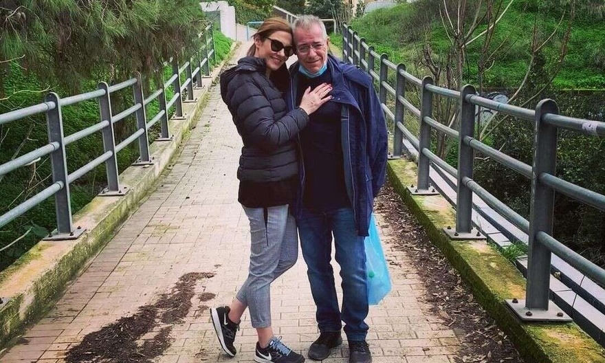 Νίκος Μάνεσης: Το διαζύγιο σε 10 μέρες, τα δύσκολα πρώτα χρόνια, η ευχή για τα παιδιά του και η δουλειά ως υδραυλικός