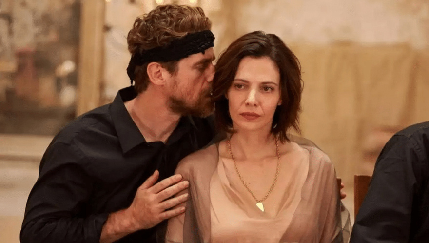 Δεν είναι μόνο η Μαριλίτα Λαμπροπούλου και ο Δημήτρης Λάλος: 5 έρωτες που γεννήθηκαν στα γυρίσματα σειράς