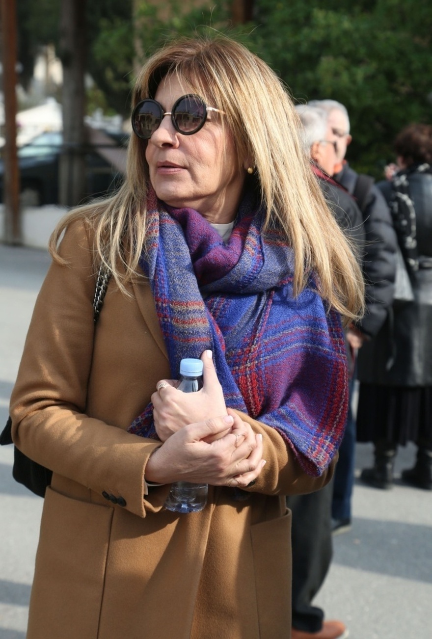 Τότε 29, σήμερα 59 και… εξαφανισμένη: Έτσι είναι σήμερα η Σμαράγδα από το Εμείς κι εμείς – Η τελευταία δημόσια εμφάνιση