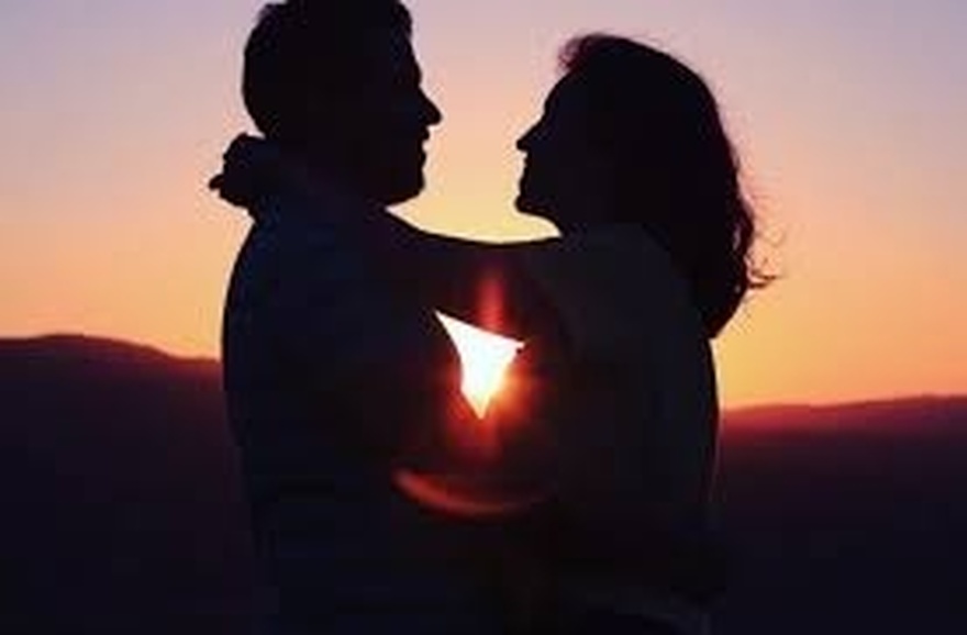 Τα ξαναβρήκα με την πρώην γυναίκα μου αλλά είναι έγκυος από άλλον. Τι να κάνω;