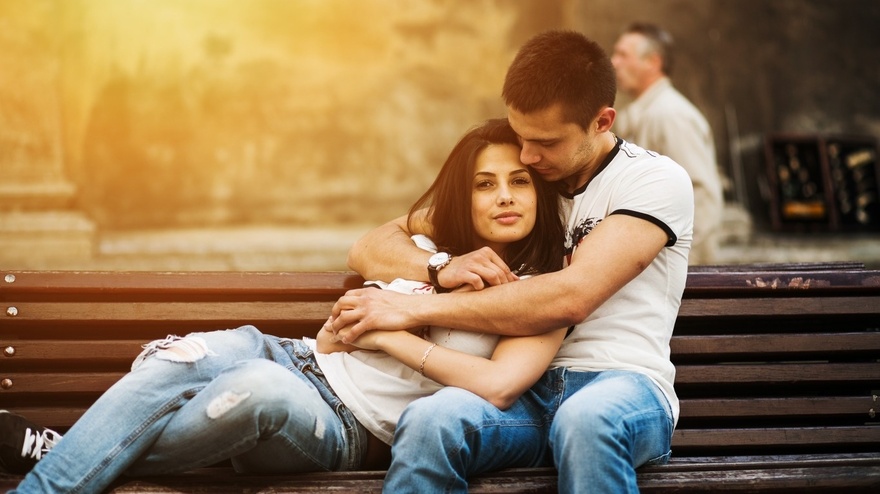 Τα ξαναβρήκα με την πρώην γυναίκα μου αλλά είναι έγκυος από άλλον. Τι να κάνω;