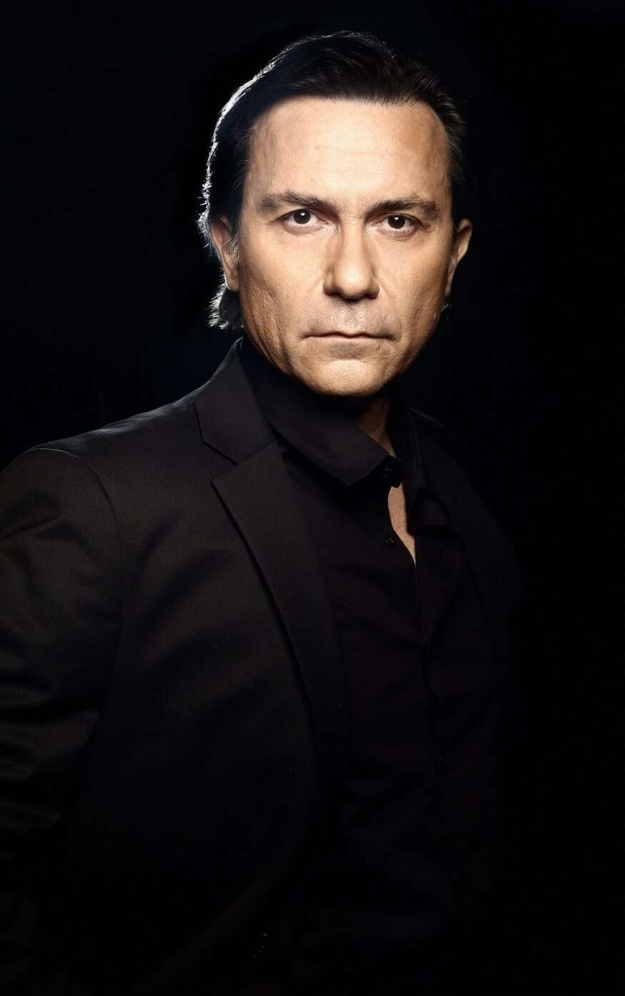 Δημήτρης Αλεξανδρής: Η συμμετοχή του στο “Λόγω Τιμής” που τον καθιέρωσε, η γυναίκα της ζωής του, τα βραβεία και ο “κακός” του Σασμού