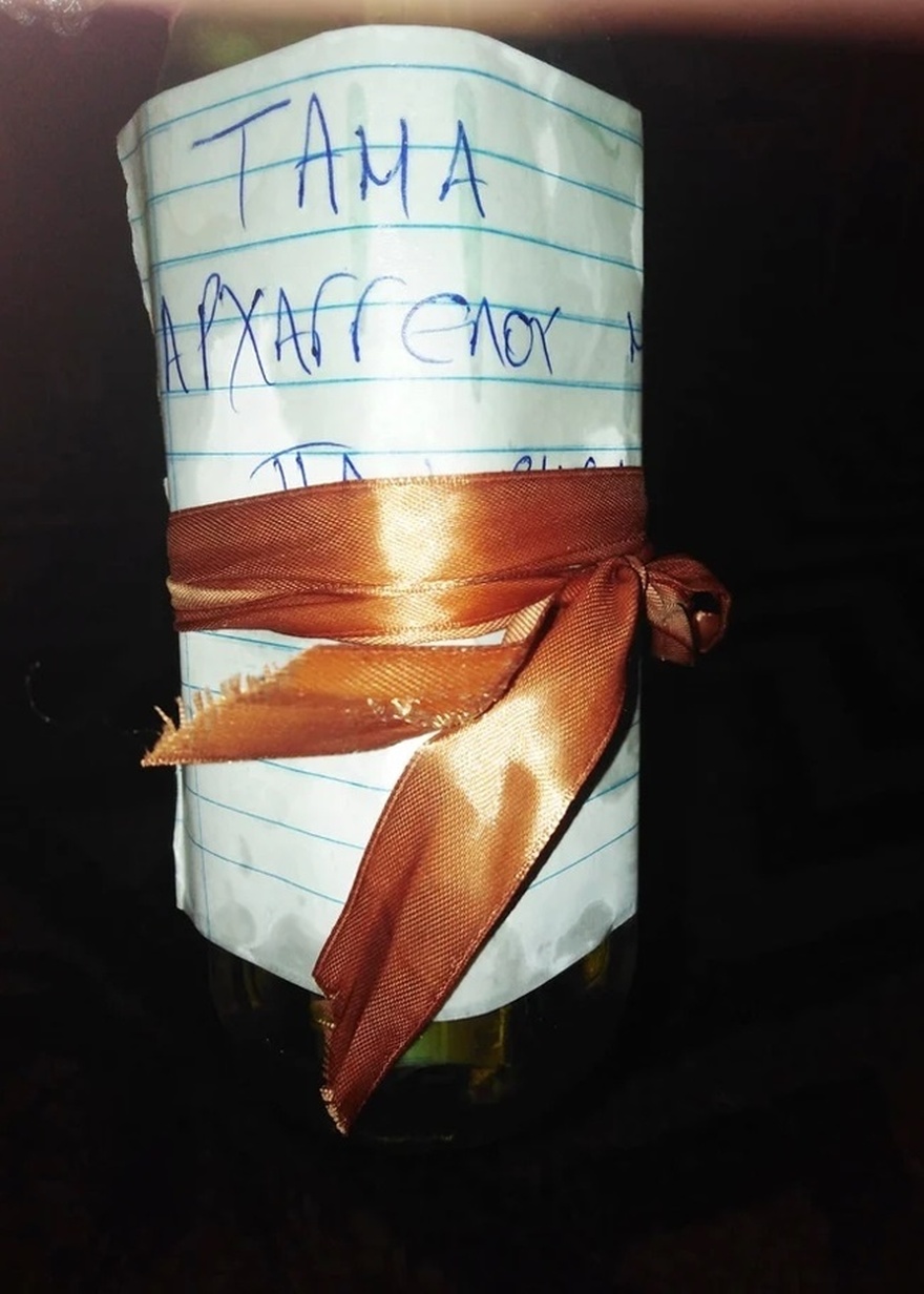 Το Θαύμα του Πανορμίτη: Μπουκάλι με τάμα έφτασε μετά από 2 χρόνια στην Ιερά Μονή της Σύμης, ταξίδεψε από την Κρήτη