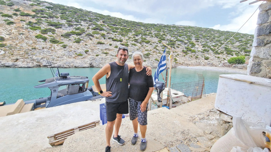 Έτοιμος ο γαιδαράκος που θα κάνει συντροφιά στην κυρά Ρηνιώ στην Κίναρο