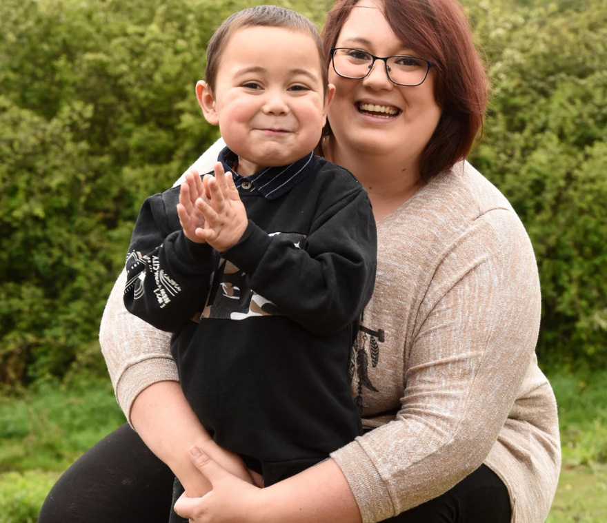 Μπαμπάς δώρισε το νεφρό του στον 4χρονο γιο του και του χάρισε νέα υγιή, δεύτερη ζωή