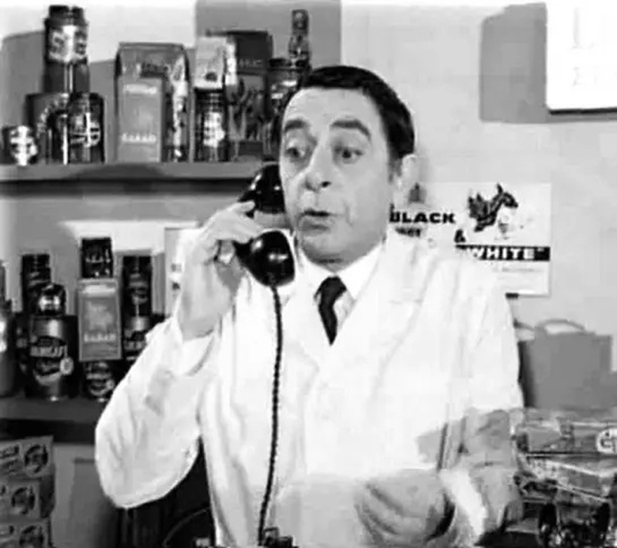 Δημήτρης Μηλιάδης: Η αδυναμία στις γυναίκες, οι 3 γάμοι, το “βάπτισμα” από τις αδελφές Καλουτά και ο τραγικός θάνατος από ατύχημα