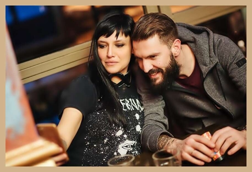 Αθηναίς Νέγκα: Το αυτοάνοσο, οι αιχμηρές δηλώσεις, η θέση της για τον γάμο και τις σχέσεις, και ο μικρότερος σύντροφος που σχολιάστηκε