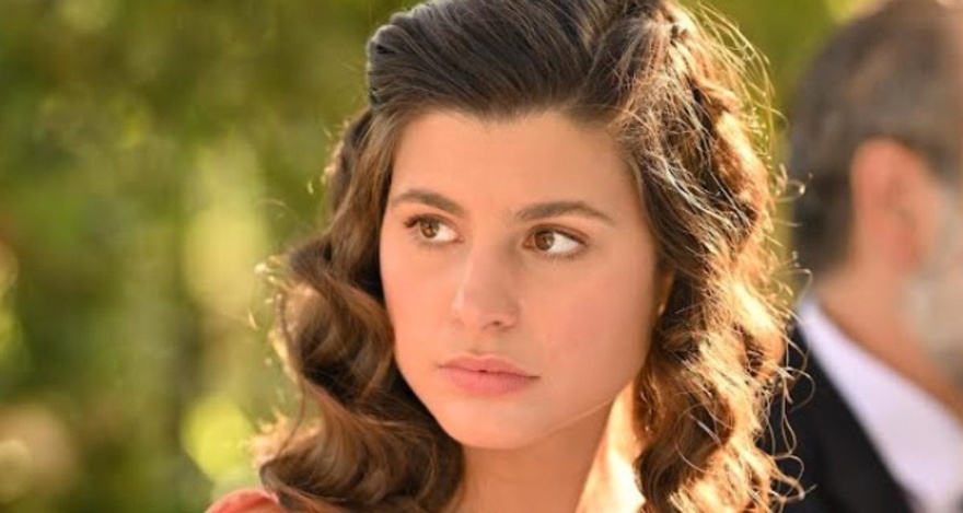 Άγιος Έρωτας: Έτσι γεννάει η Χλόη το κοριτσάκι της