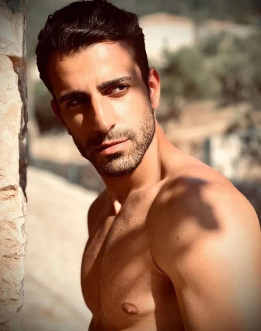 Αλέξανδρος Σκουρλέτης: Ο Αλέξης από τη “Γη της Ελιάς”, ο μπαμπάς σκηνοθέτης, η σχέση με την Αφροδίτη Λιάντου και η διαχείριση της δημοσιότητας