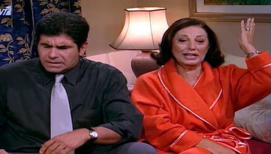 Αντιγόνη Γλυκοφρύδη: Η “Βασιλικούλα” από την “Πολυκατοικία”, η γνωριμία με τον σύζυγό της στα 8 και η μεγάλη δυσαρέσκεια