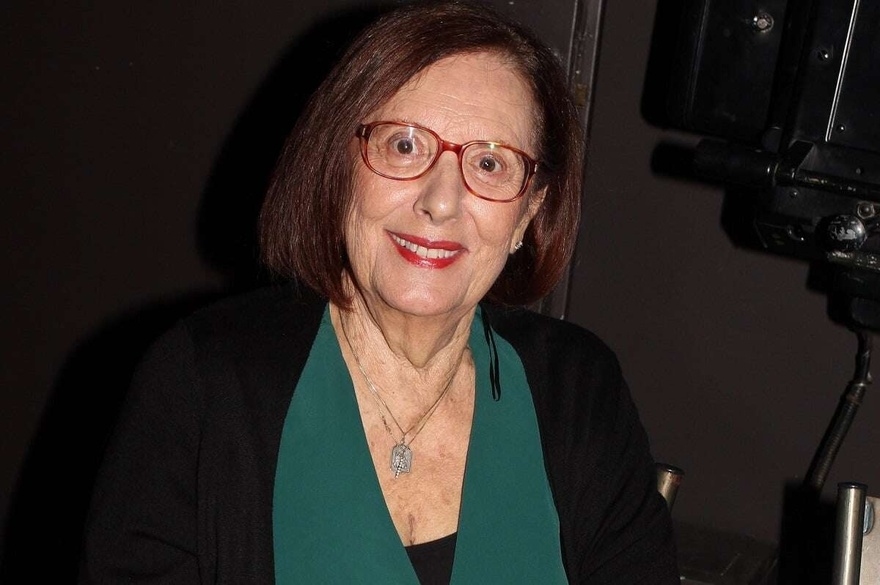 Αντιγόνη Γλυκοφρύδη: Η “Βασιλικούλα” από την “Πολυκατοικία”, η γνωριμία με τον σύζυγό της στα 8 και η μεγάλη δυσαρέσκεια