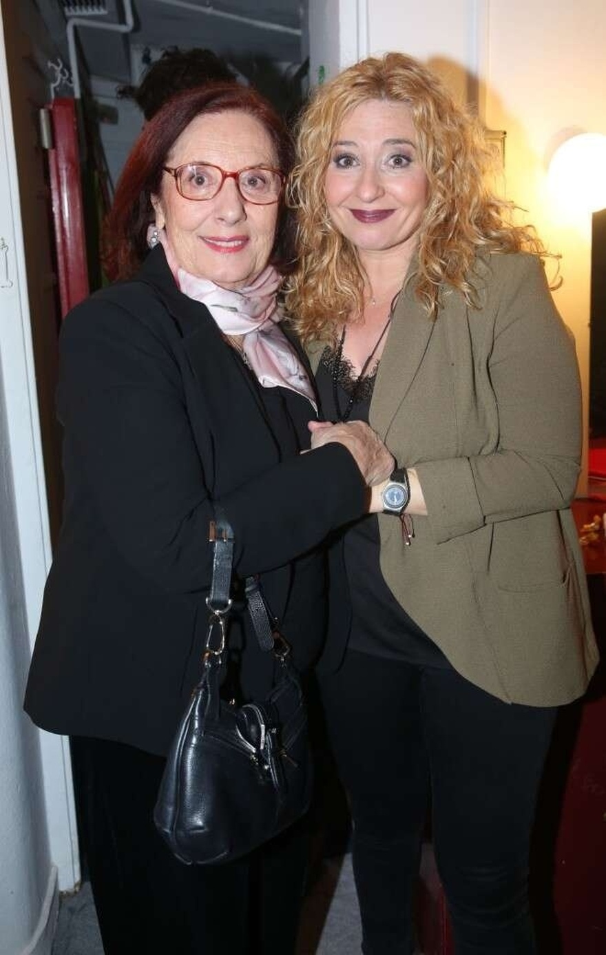 Αντιγόνη Γλυκοφρύδη: Η “Βασιλικούλα” από την “Πολυκατοικία”, η γνωριμία με τον σύζυγό της στα 8 και η μεγάλη δυσαρέσκεια