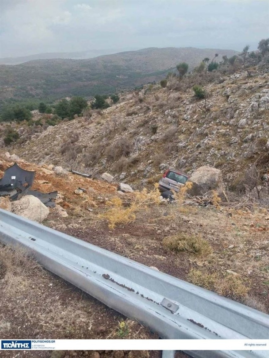 Απίστευτο τροχαίο με 97χρονο οδηγό – Έπεσε σε χαράδρα 10 μέτρων