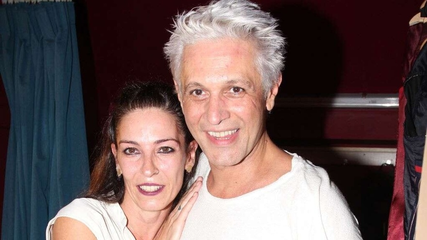 Αιμίλιος Χειλάκης: Η συμμετοχή στις Άγριες Μέλισσες, ο γάμος με την Αθηνά Μαξίμου, η διακοπή της υιοθεσίας και η γνώμη για τα ριάλιτι