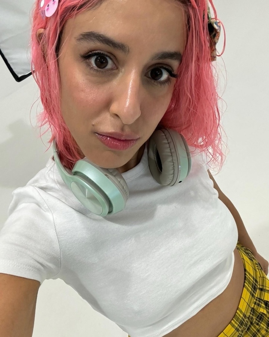 Έπαθαν σοκ οι θαυμαστές της: Τέλος τα μακριά καστανά μαλλιά για την Μαρίνα Σάττι, τα έκοψε και τα έβαψε ροζ – Δείτε φωτογραφίες της