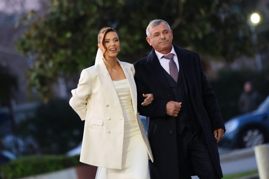 Γνωστός ποδοσφαιριστής παντρεύτηκε την αγαπημένη του και δεν το πήρε κανείς είδηση – Η λεπτομέρεια στο νυφικό που λίγοι πρόσεξαν