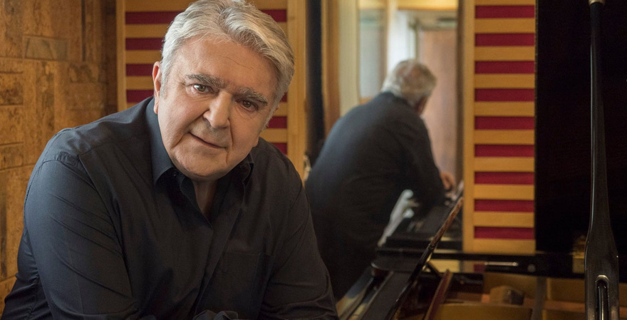 Πασχάλης Τερζής: «Μόλις απολύθηκα από τον στρατό, η γυναίκα μου δεν υπήρχε. Έμεινα μόνος με ένα παιδί στα χέρια»