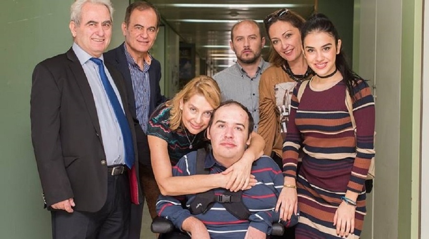 Αξιοθαύμαστοι επώνυμοι Έλληνες γονείς που μεγαλώνουν παιδιά με ειδικές ανάγκες