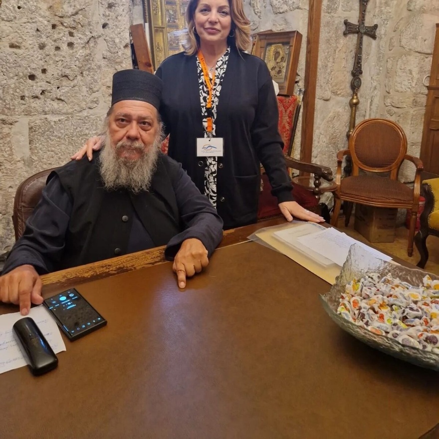 Ο Τόλης τη βλέπει από ψηλά: Στιγμιότυπα από το ταξίδι της Άντζελας Γκερέκου στους Αγίους Τόπους