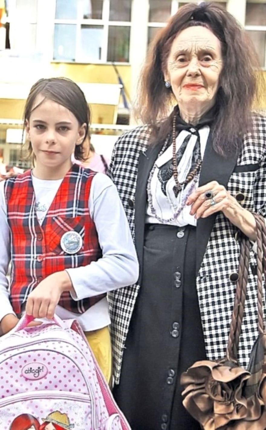 Έγινε μητέρα στα 66 της και όλοι την κατέκριναν, σήμερα είναι 81 χρονών καμαρώνει την έφηβη κόρη της