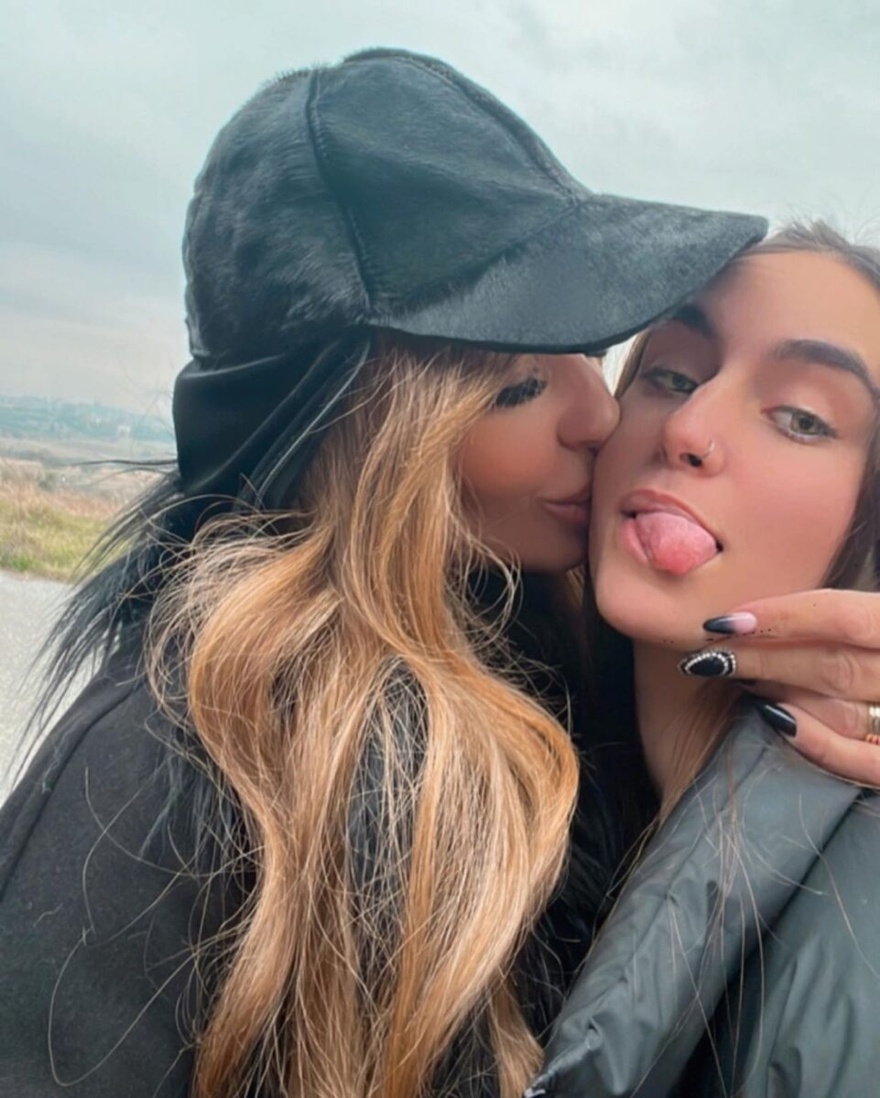 Σαν δυο κολλητές: Η 16χρονη κόρη της Ιωάννα Λίλη και του Ζαγοράκη πήρε την ομορφιά της μαμάς & έγινε κλώνος του μπαμπά της