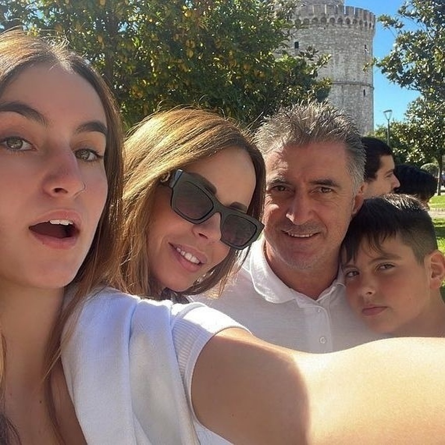 Σαν δυο κολλητές: Η 16χρονη κόρη της Ιωάννα Λίλη και του Ζαγοράκη πήρε την ομορφιά της μαμάς & έγινε κλώνος του μπαμπά της