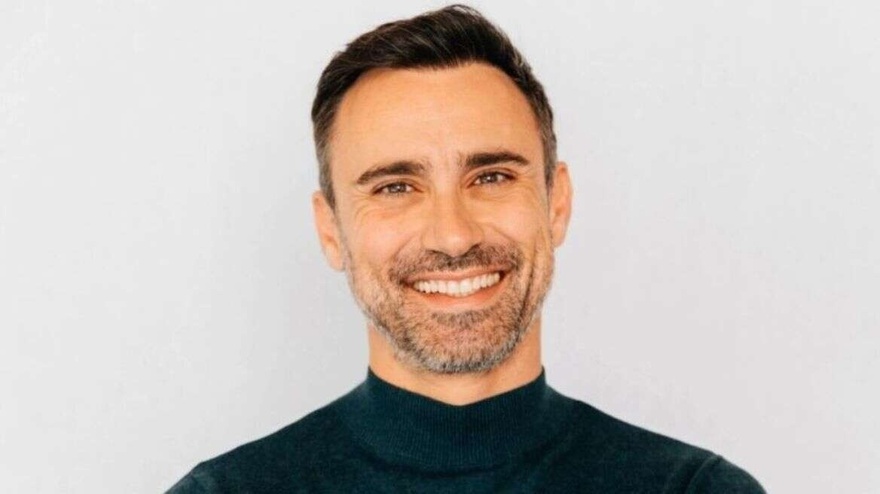 Γιώργος Καπουτζίδης: Η συμμετοχή στη Eurovision, η πολιτική, οι δηλώσεις για τη σεξουαλικότητα και τα πτυχία που πέταξε