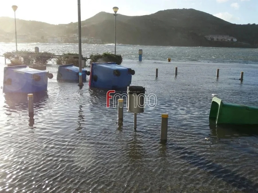 Συναγερμός σε μεγάλο νησί της χώρας: Πλημμύρισαν δρόμοι, έκλεισαν καταστήματα, σε απόγνωση οι κάτοικοι – Ήχησε το 112
