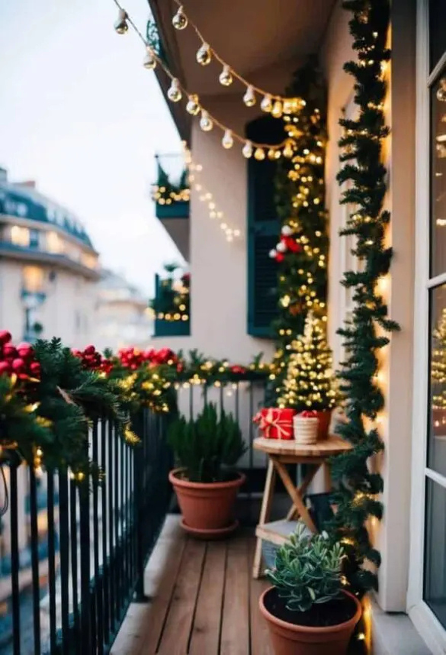 Πως να Μετατρέψεις το Μπαλκόνι σου σε έναν Μαγικό Γιορτινό Χώρο!