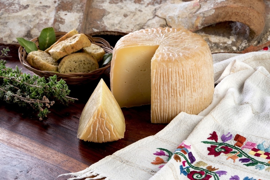Για τους λάτρεις του τυριού: Ποια τυριά είναι πραγματικά υγιεινά;