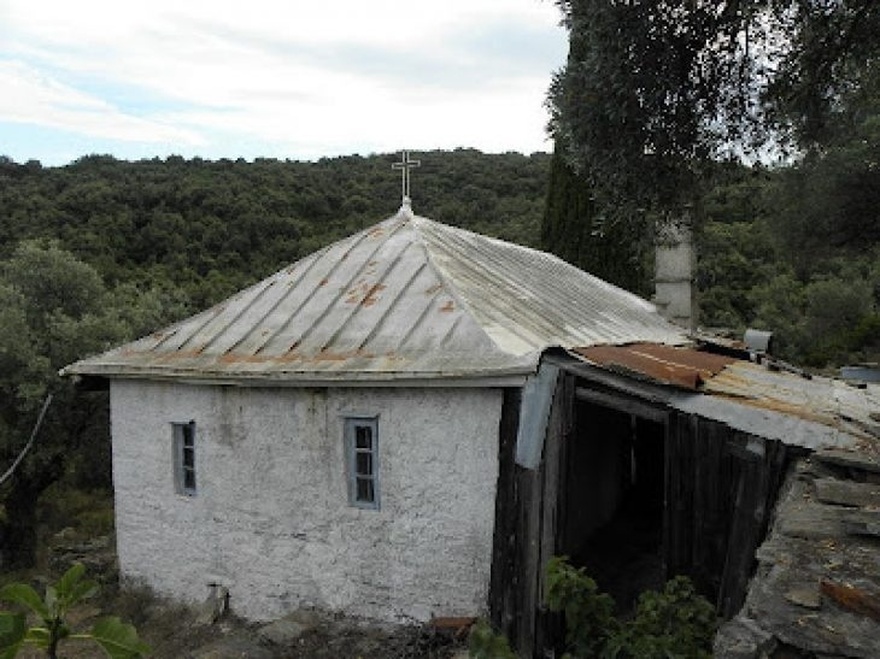 Προκαλεί δέος: Αυτό ήταν το κελί του Αγίου Παϊσίου στον Τίμιο Σταυρό – Σπάνιες φωτογραφίες από το εσωτερικό του