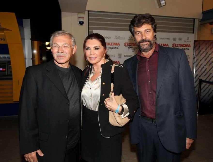 Νίκος Βερλέκης: Η διαχρονική γοητεία του μέχρι σήμερα, η δουλειά στα χωράφια και ο κεραυνοβόλος έρωτας με την σύζυγό του