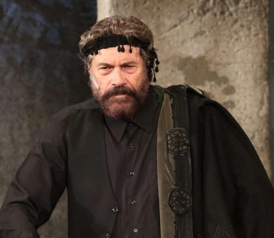 Νίκος Βερλέκης: Η διαχρονική γοητεία του μέχρι σήμερα, η δουλειά στα χωράφια και ο κεραυνοβόλος έρωτας με την σύζυγό του