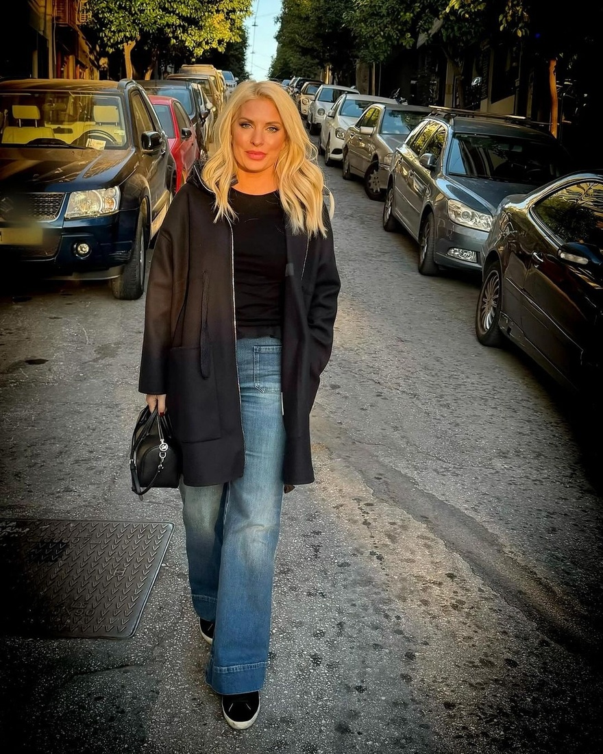 Τους έπεσαν κάτω τα μαχαιροπίρουνα: Η Μενεγάκη «έσκασε» ντυμένη έτσι σε γνωστό εστιατόριο, σάστισαν οι πελάτες που έτρωγαν μέσα