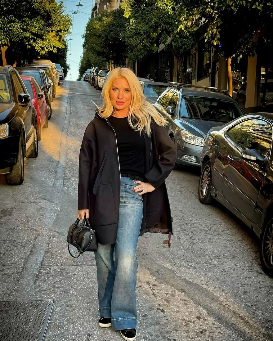 Τους έπεσαν κάτω τα μαχαιροπίρουνα: Η Μενεγάκη «έσκασε» ντυμένη έτσι σε γνωστό εστιατόριο, σάστισαν οι πελάτες που έτρωγαν μέσα