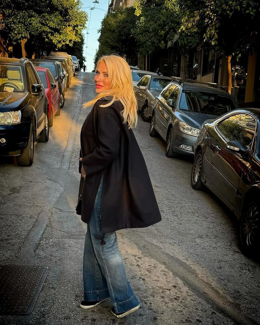 Τους έπεσαν κάτω τα μαχαιροπίρουνα: Η Μενεγάκη «έσκασε» ντυμένη έτσι σε γνωστό εστιατόριο, σάστισαν οι πελάτες που έτρωγαν μέσα