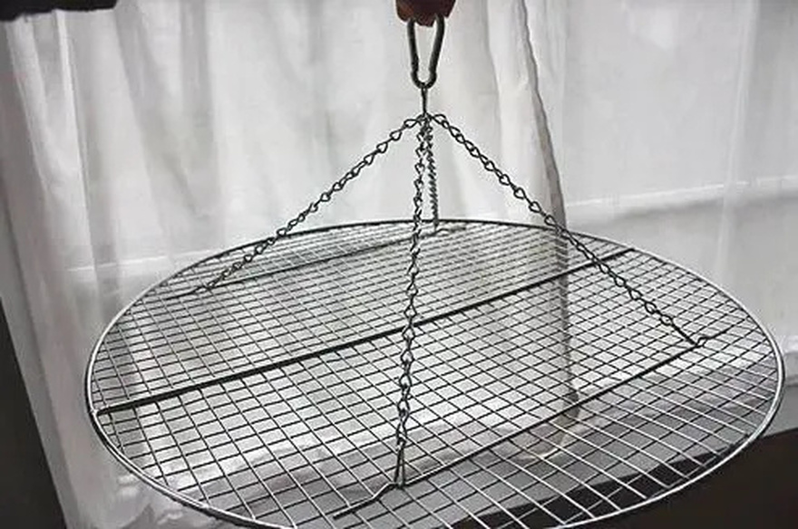 Εντυπωσίασε τους γιορτινούς επισκέπτες σου με ένα Αιωρούμενο Χριστουγεννιάτικο Δέντρο: Πως να το φτιάξεις μόνη σου