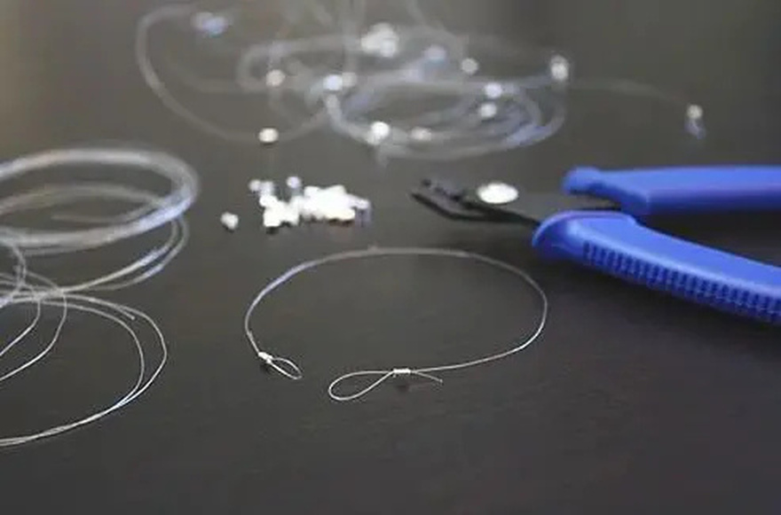 Εντυπωσίασε τους γιορτινούς επισκέπτες σου με ένα Αιωρούμενο Χριστουγεννιάτικο Δέντρο: Πως να το φτιάξεις μόνη σου