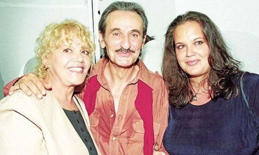 Σωτήρης Μουστάκας: Ο εθισμός που τον κατέστρεψε, η απαγωγή του, ο ακαριαίος θάνατος και η πραγματική καταγωγή