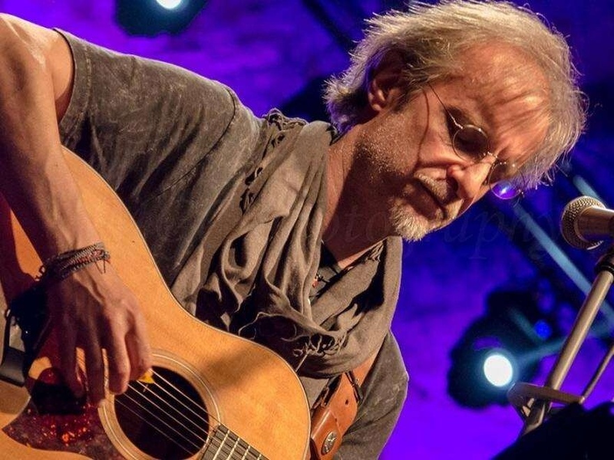 Μίλτος Πασχαλίδης: Ο ρόλος του πατέρα, η σχέση με τον Χρήστο Θηβαίο, το πραγματικό του όνομα και η πόλη που “ερωτεύτηκε”