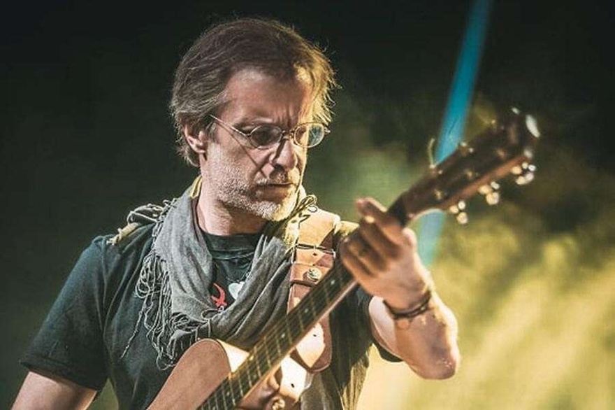 Μίλτος Πασχαλίδης: Ο ρόλος του πατέρα, η σχέση με τον Χρήστο Θηβαίο, το πραγματικό του όνομα και η πόλη που “ερωτεύτηκε”