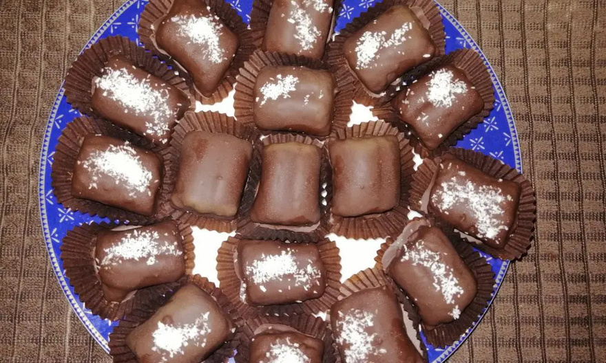 Γιορτινά σοκολατάκια με 3 υλικά εύκολα και γρήγορα