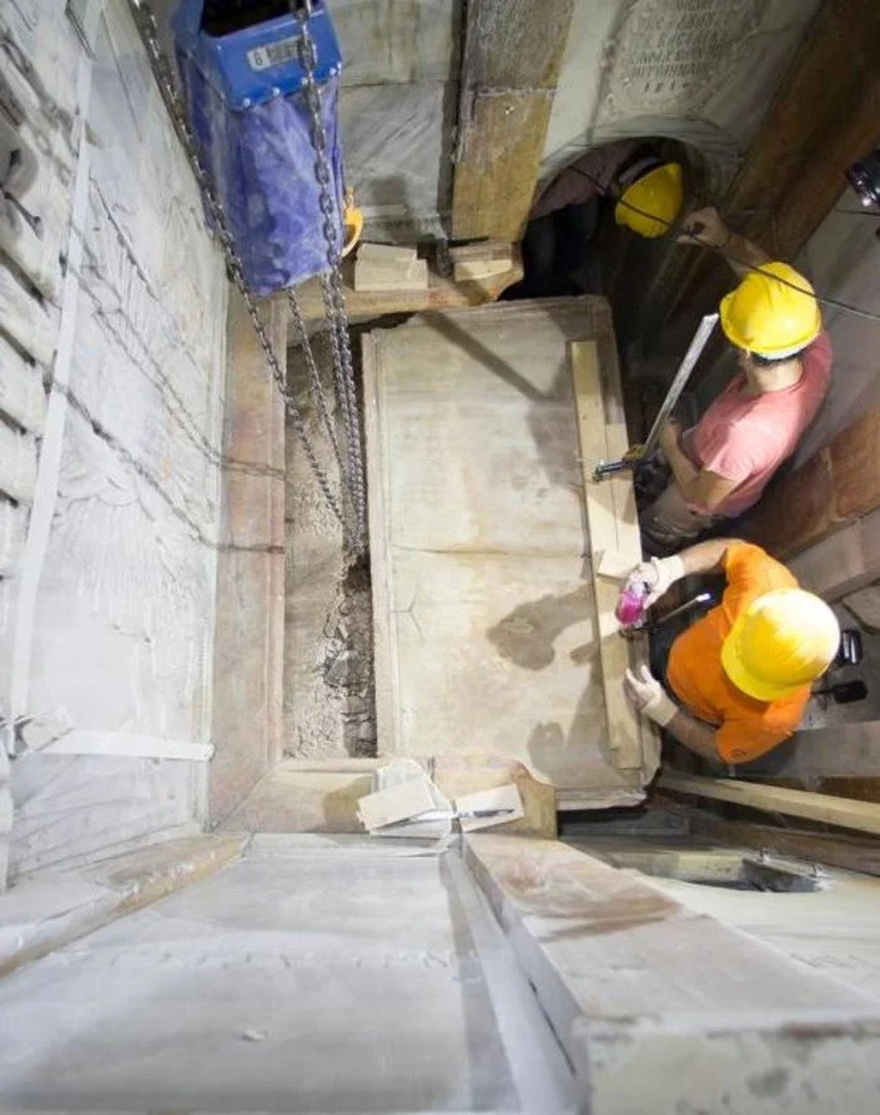 Συγκλονιστική μαρτυρία: “Μπήκα πρώτος στον τάφο του Χριστού, μύριζε μύρο παντού”